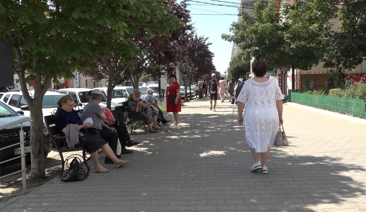 Temperaturile ridicate, o provocare în aceste zile. Medici: „Consumați cât mai multă apă”