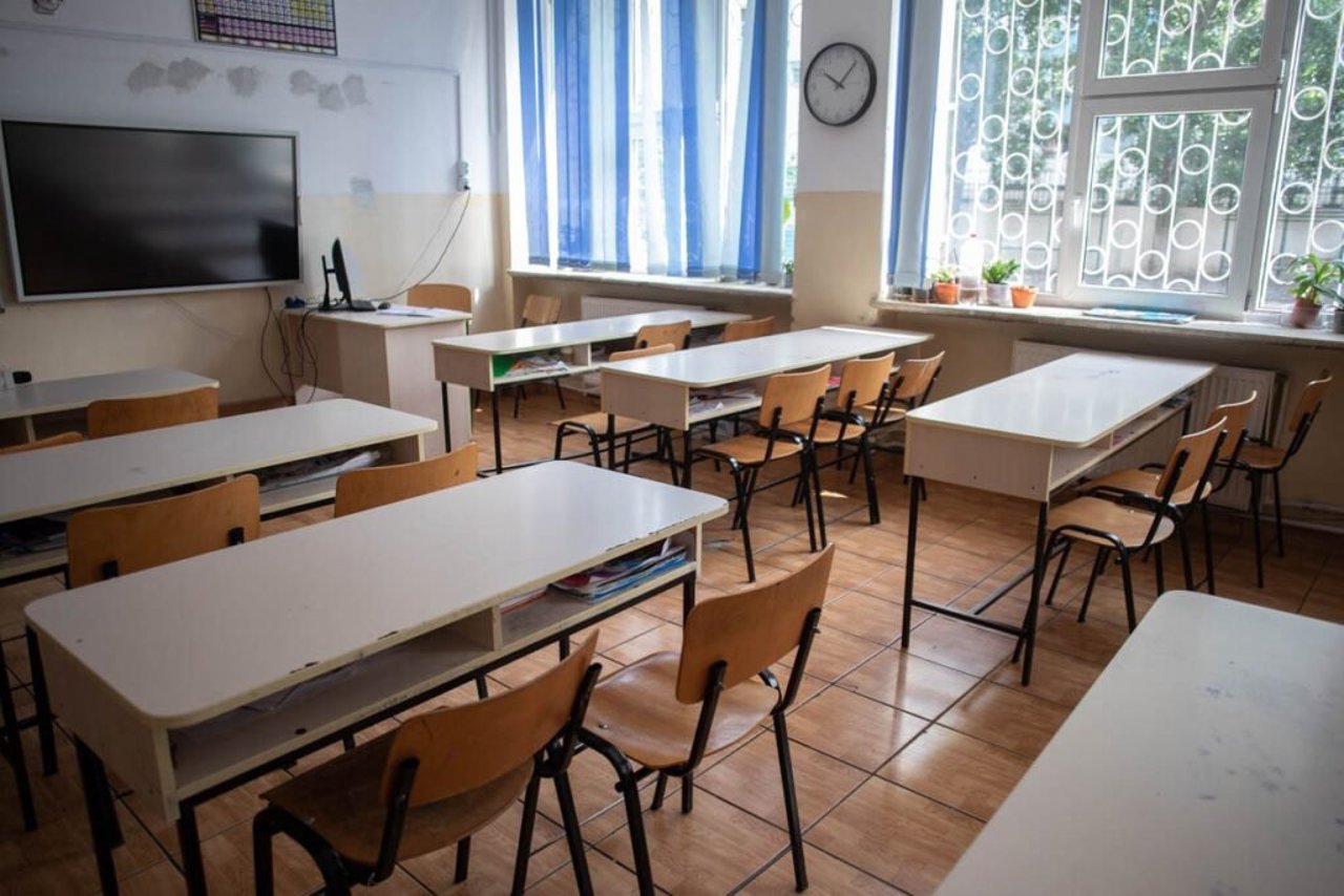 Chisinau lyceum director facing corruption probe could have her degrees revoked