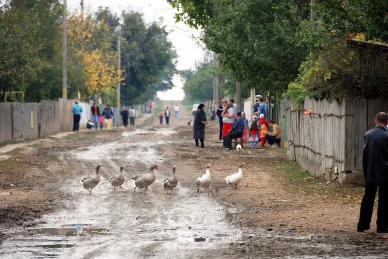 În zonele rurale, rata sărăciei este de trei ori mai mare decât în orașe, sunt datele unui raport 