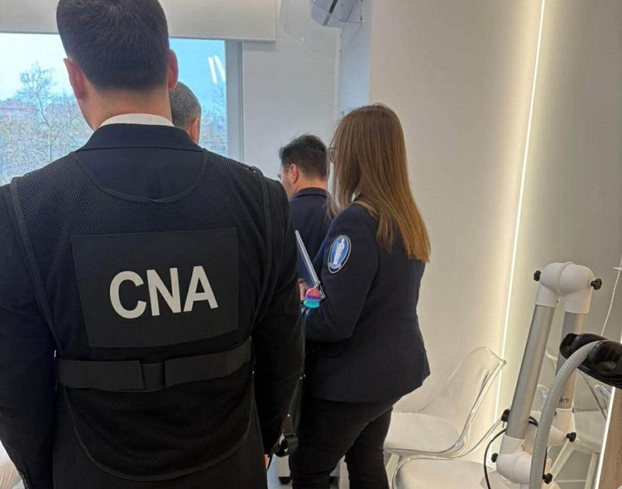 CNA efectuează percheziții în dosarul corupției din saloanele de chirurgie estetică: încă o angajată prinsă cu diplomă falsă
