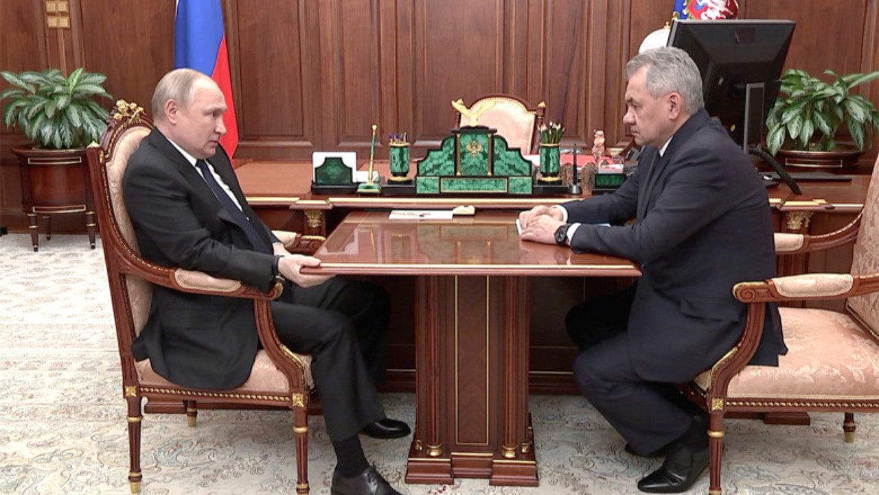 Vladimir Putin will have an extended meeting with the Russian Minister of Defense