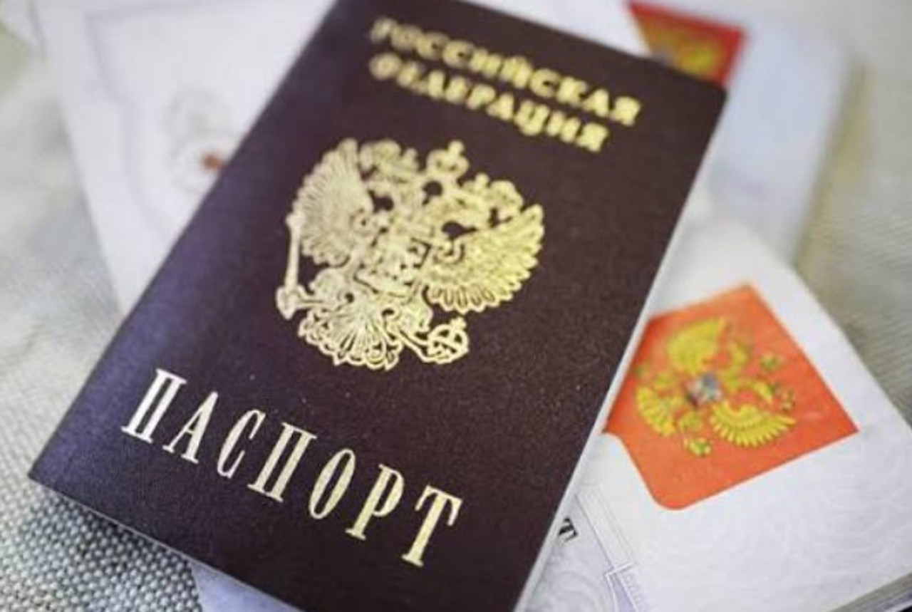 Moscova accelerează „pașaportizarea” regiunii transnistrene: Primele documente, înmânate de Ozerov. „Acțiune iresponsabilă”, reacționează Chișinăul