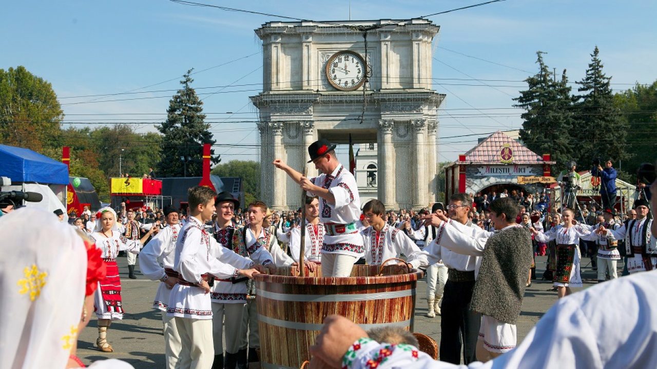 Preparations for the National Wine Day. Road traffic will be suspended in the center of Chisinau