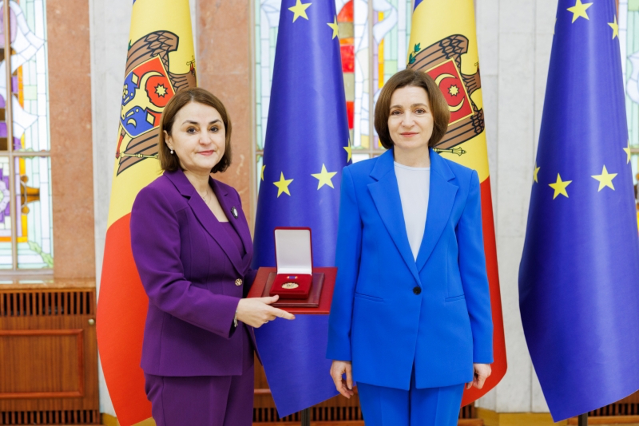 Maia Sandu awarded the "Order of Honor" to Luminița Odobescu, former Minister of Foreign Affairs of Romania