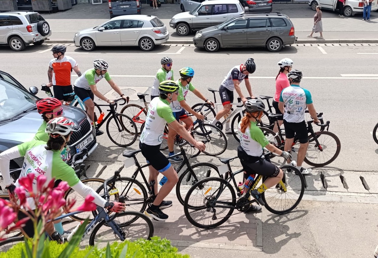 Cursă caritabilă pe două roți, de la Chișinău la Cluj-Napoca. Zeci de bicicliști strâng fonduri pentru care persoanele care suferă de boli incurabile