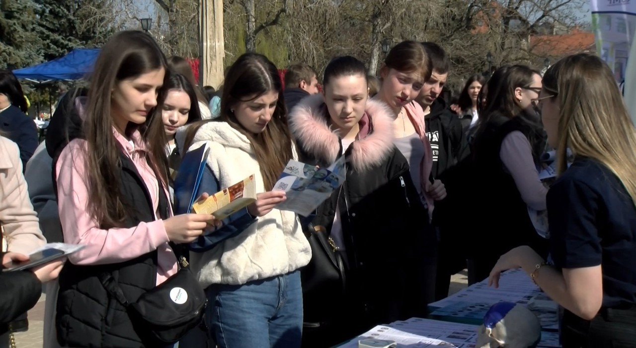 Campania națională de promovare a studiilor universitare „Învață în Moldova”. Primele târguri își așteaptă vizitatorii