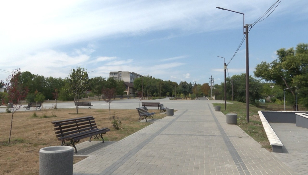 Orașul Criuleni devine modern: Drumuri noi, alei pietonale, sisteme de apă și canalizare 