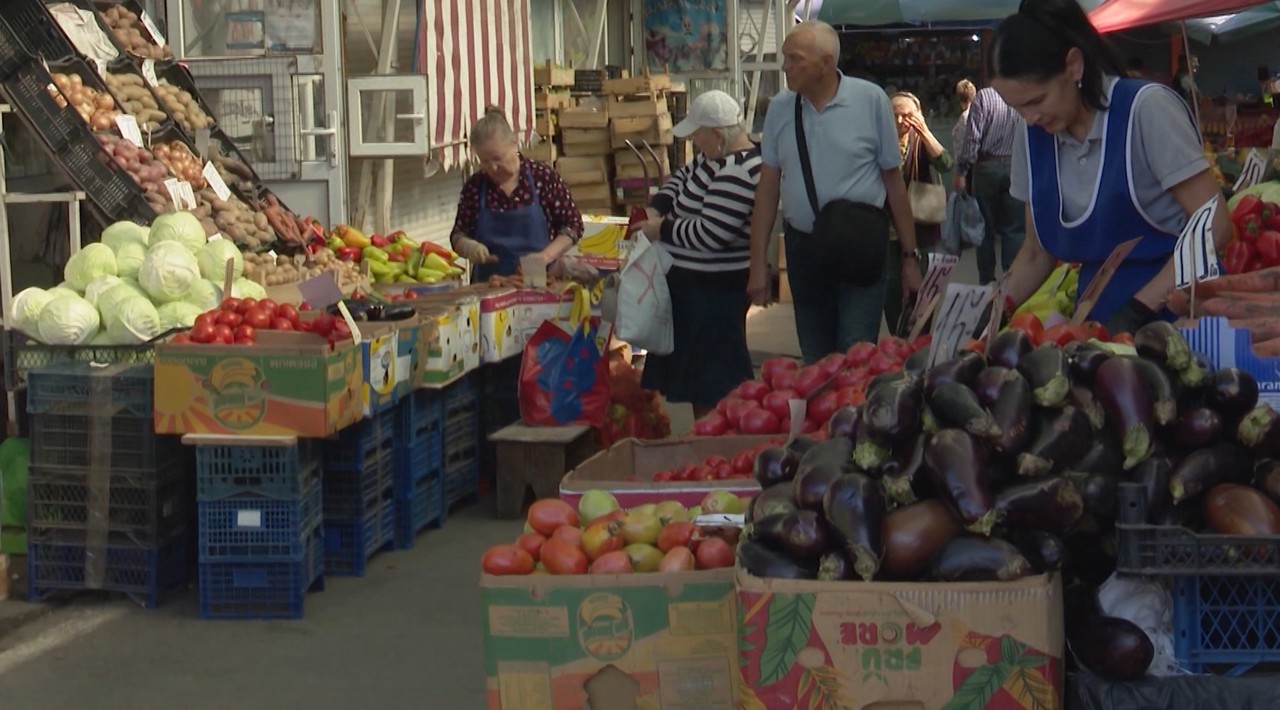 Pe câte săptămâni le ajung 3 000 de lei bătrânilor din R. Moldova: „E greu, dar nu avem ce face”