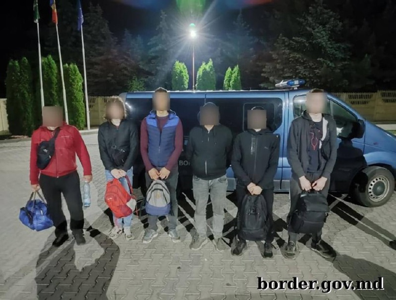 Șase ucraineni, surprinși în timp ce traversau ilegal frontiera. Cât au achitat pentru a ajunge în R. Moldova