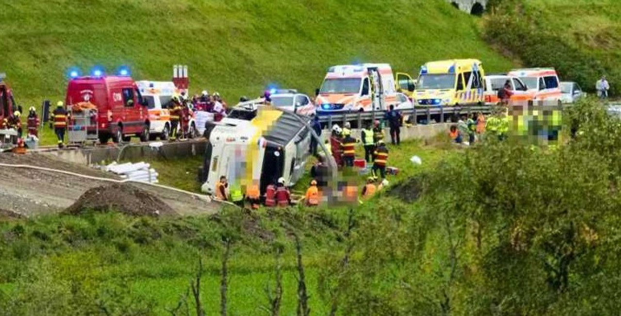 Autocar cu turiști olandezi s-a răsturnat în Elveția: Cinci persoane au decedat, aproape 40 sunt rănite