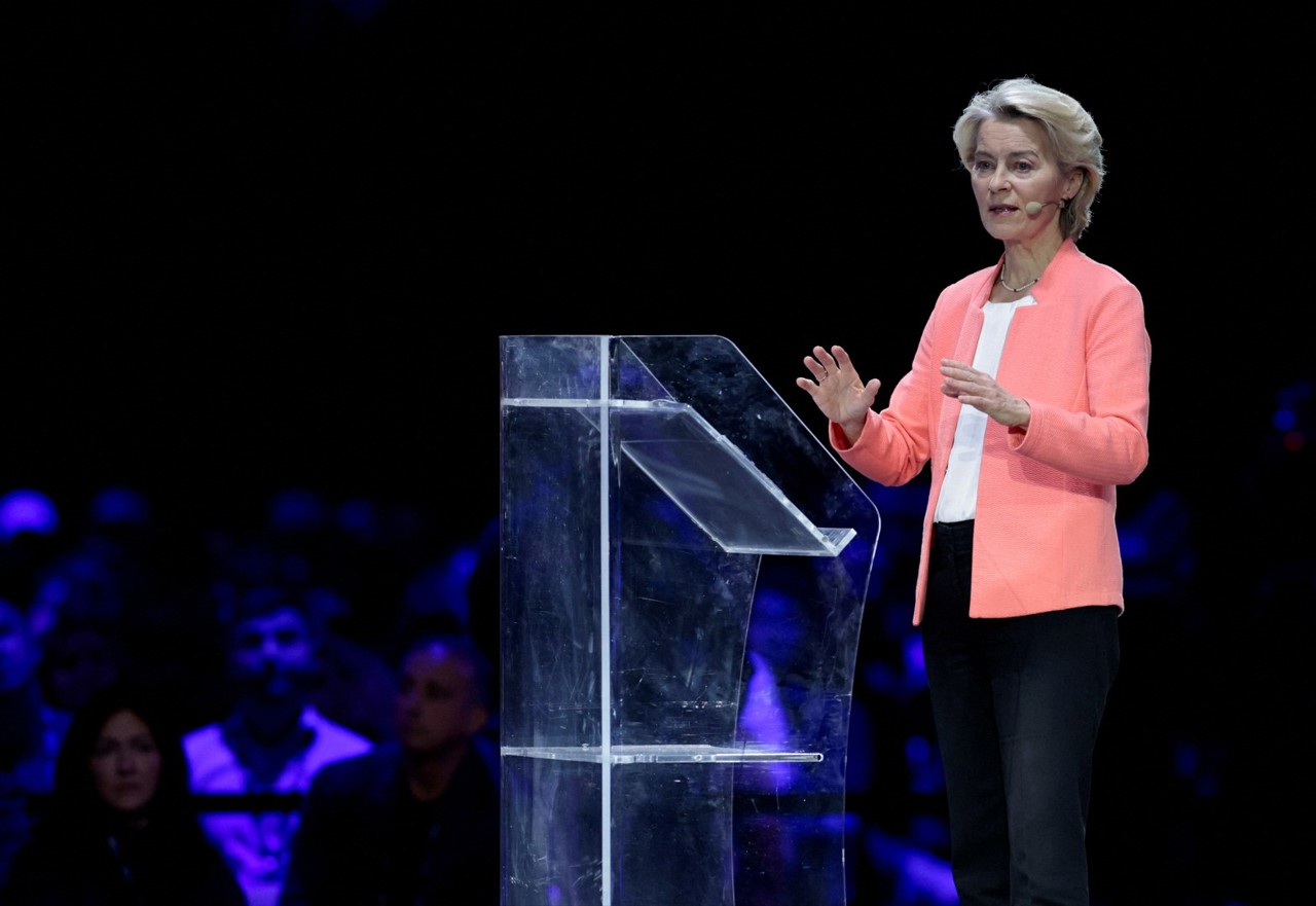 Европарламент отклонил оба вотума недоверия Урсуле фон дер Ляйен