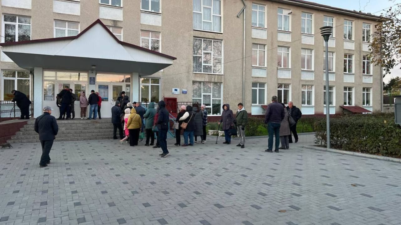 CEC: Over 11,300 left-bank voters cast ballots by 7 p.m.