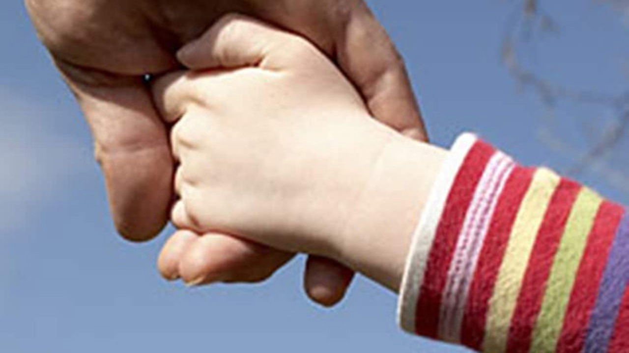 Cine poate deveni părinte adoptiv și ce presupune adopția în R. Moldova: „S-a schimbat imediat atmosfera în casă”