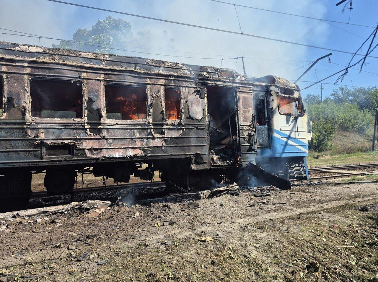 O dronă a lovit un tren în apropiere de Harkov. Un om a murit, opt au fost răniți