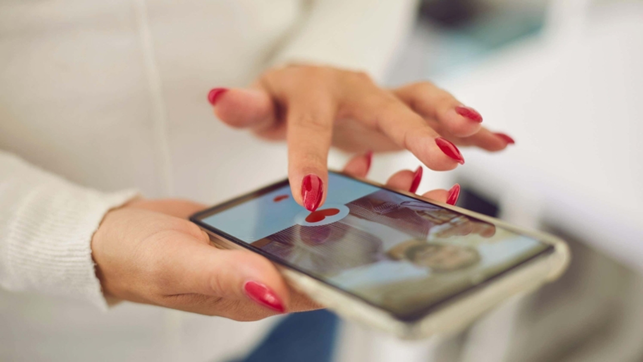 De la colete furate la relații fictive: Doi bărbați au fost condamnați pentru escrocherie