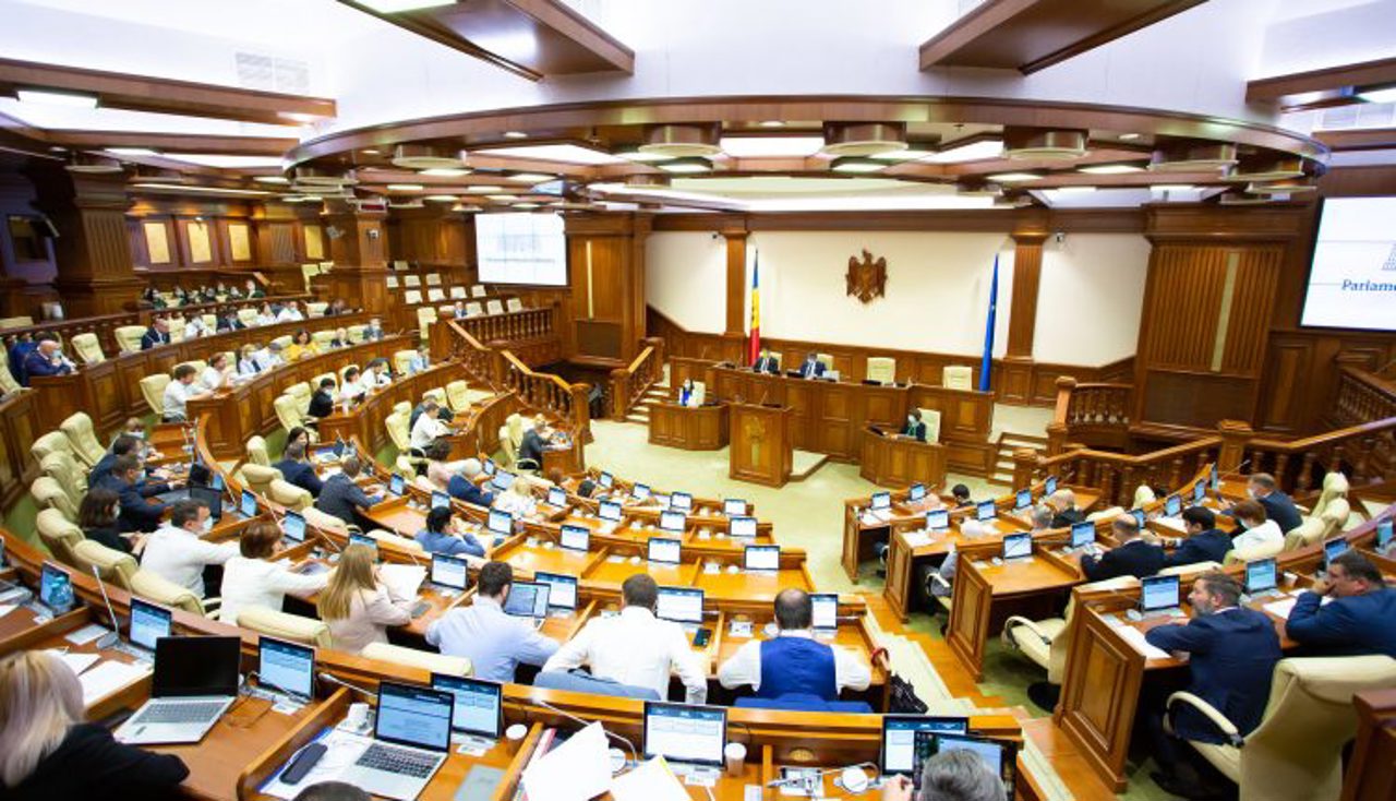 Parliament meets in session. Extending the state of emergency, on the agenda