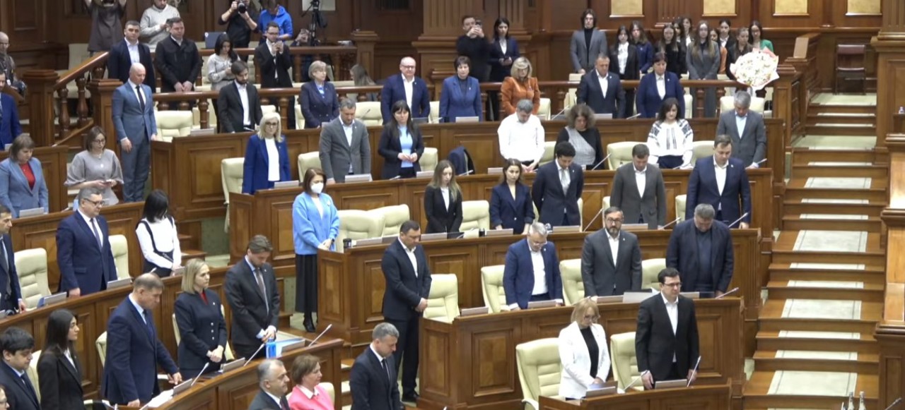 Minut de reculegere în Legislativ pentru Mircea Lucescu, una dintre cele mai mari figuri ale fotbalului european