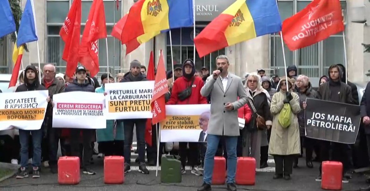 Protest la Guvern pentru ieftinirea carburanților. Gavriliță: „Ar însemna să luăm bani de la pensionari”