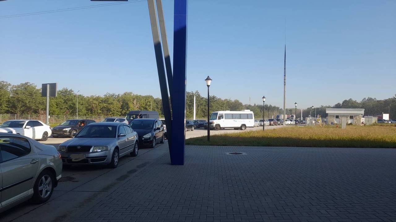 Flux sporit de călători la vama Sculeni pe sensul de ieșire din țară