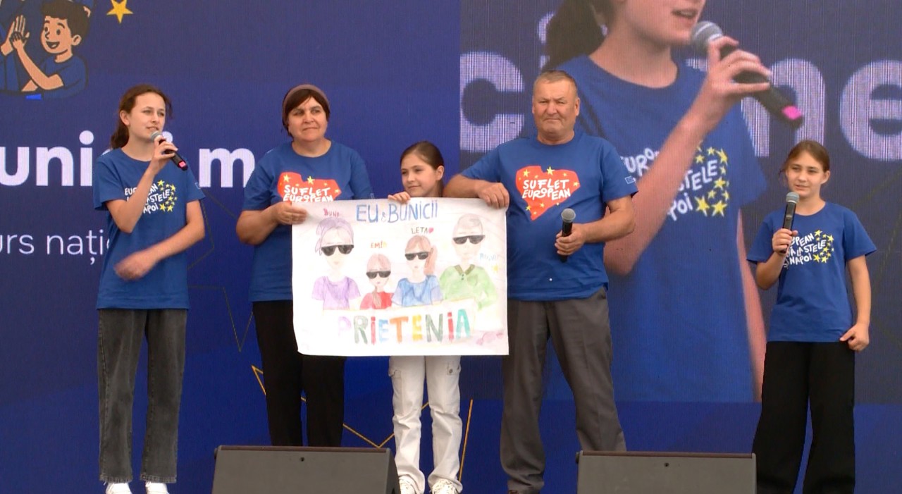Cunoștințe despre UE: 150 de bunici și nepoți au participat la concursul „Eu și bunicii mei”