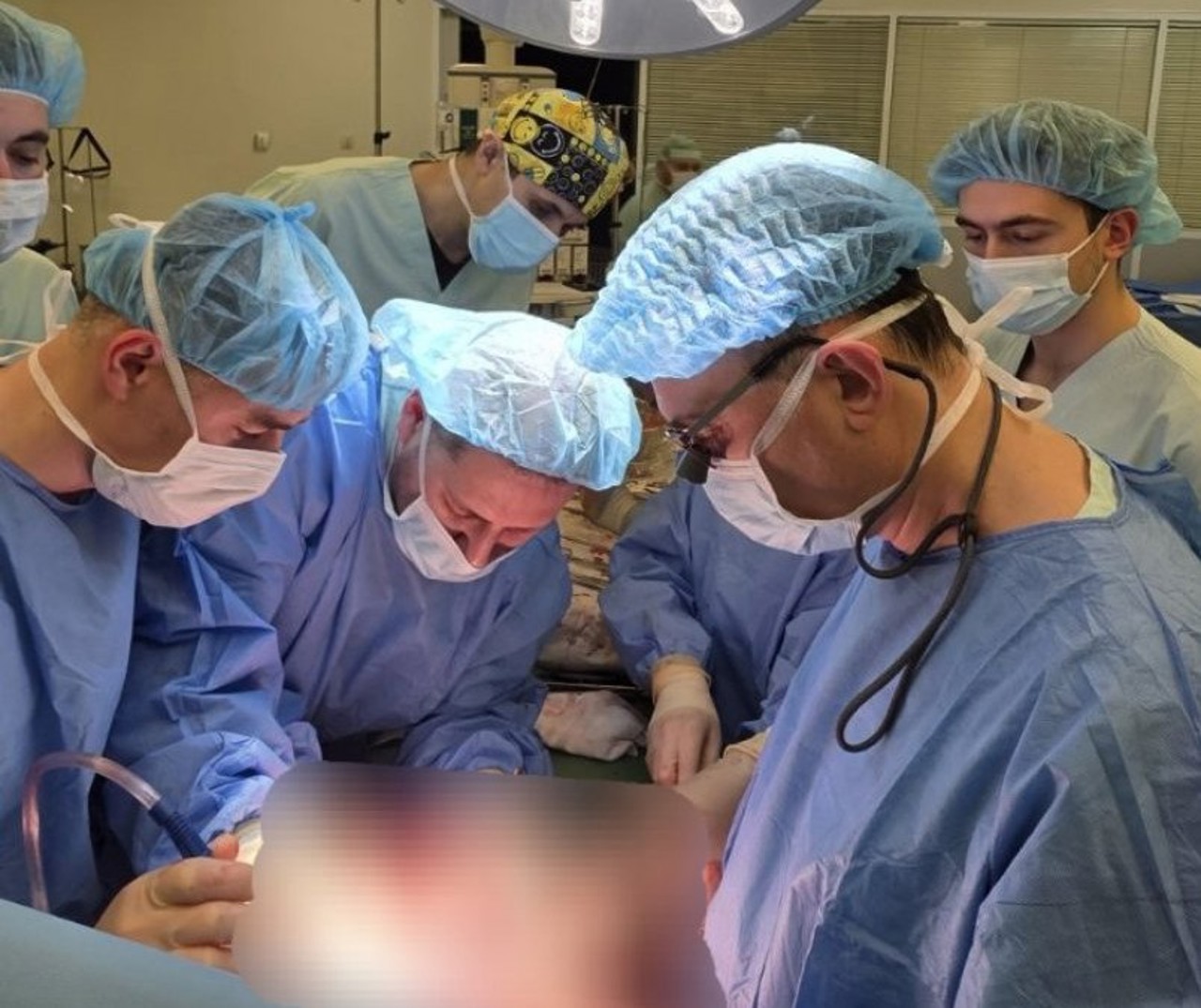 Operație de peste 10 ore la SCR „Timofei Moșneaga”: Un frate și-a salvat sora prin donarea a 70% din ficat
