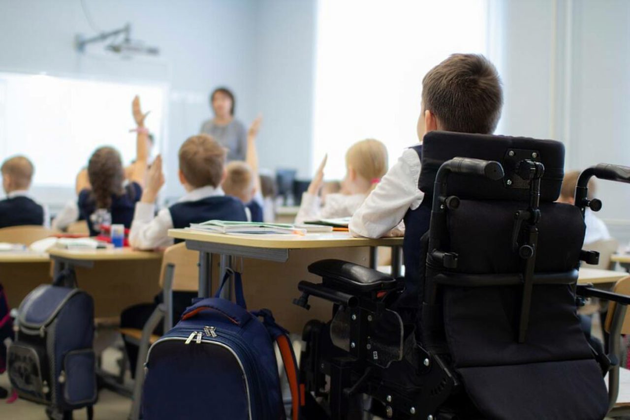 Zeci de școli din 12 raioane vor beneficia de sprijin pentru consolidarea educației incluzive  