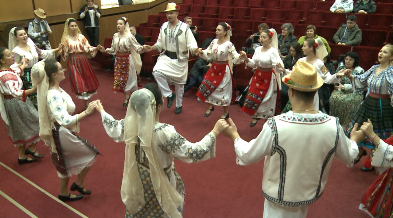 Tradițiile românești, celebrate la Chișinău prin dans, muzică și port popular