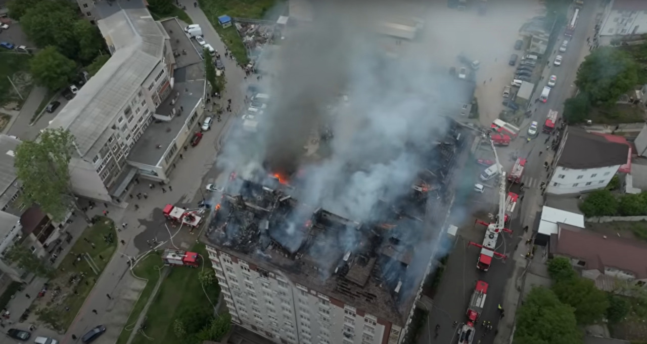 Când flăcările îți distrug casa, cine plătește? Realitatea dură a locuințelor neasigurate