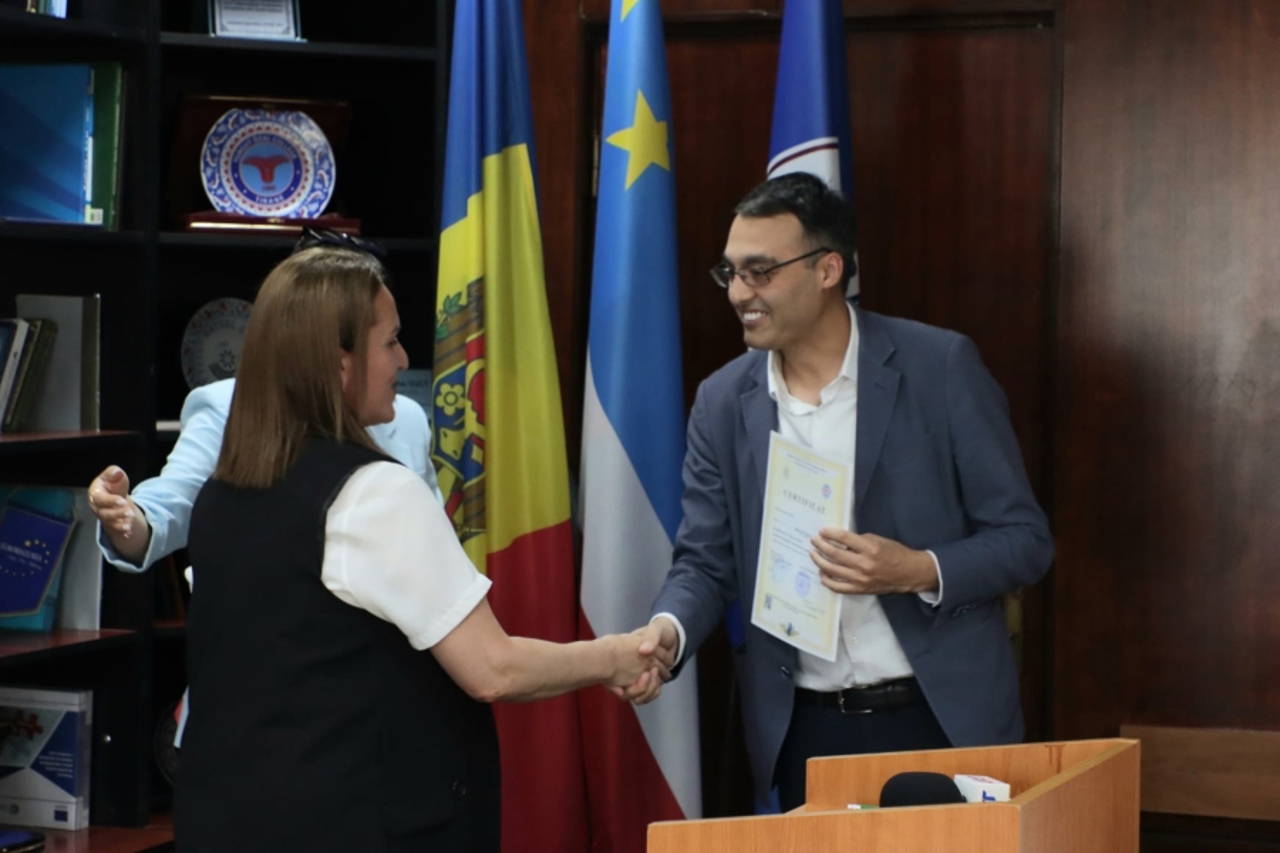 Zeci de profesori din Găgăuzia, instruiți printr-un program național pentru a salva și promova limba găgăuză