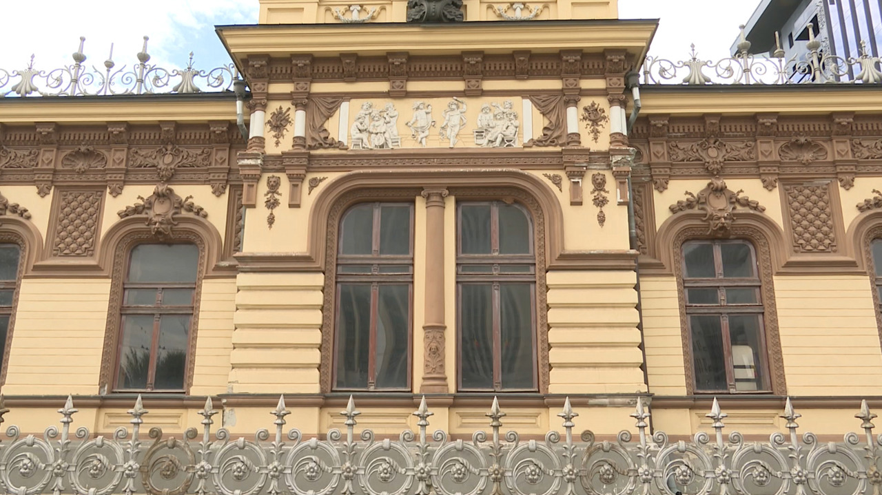 France funds restoration of two Chisinau mansions