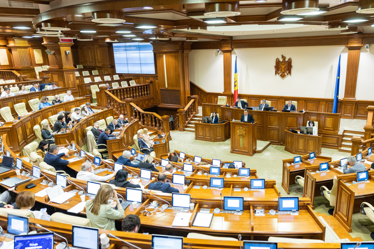 The BCS has initiated a motion of censure against the Recean government. PAS: Those who have been in government so far are responsible for Moldova's vulnerability