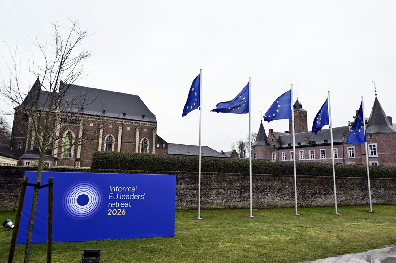 Macron challenges dollar dominance as Berlin slams "distraction" summit in Belgium