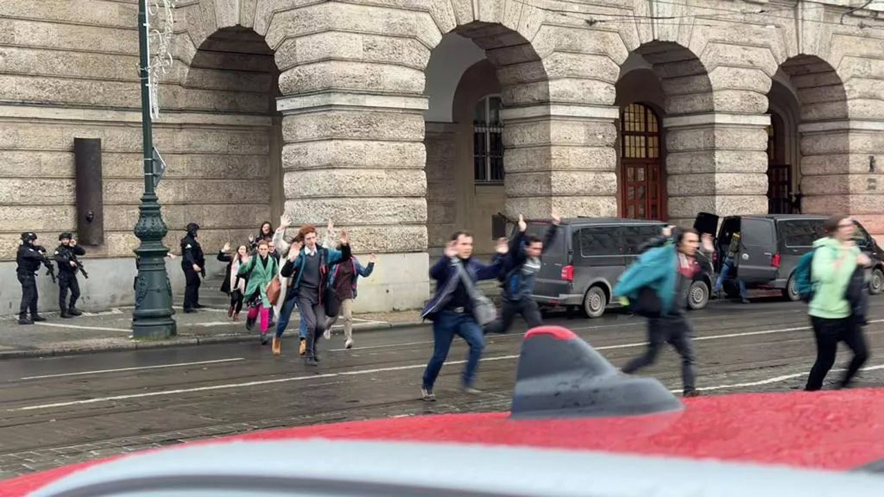 VIDEO// Mass shooting in downtown Prague