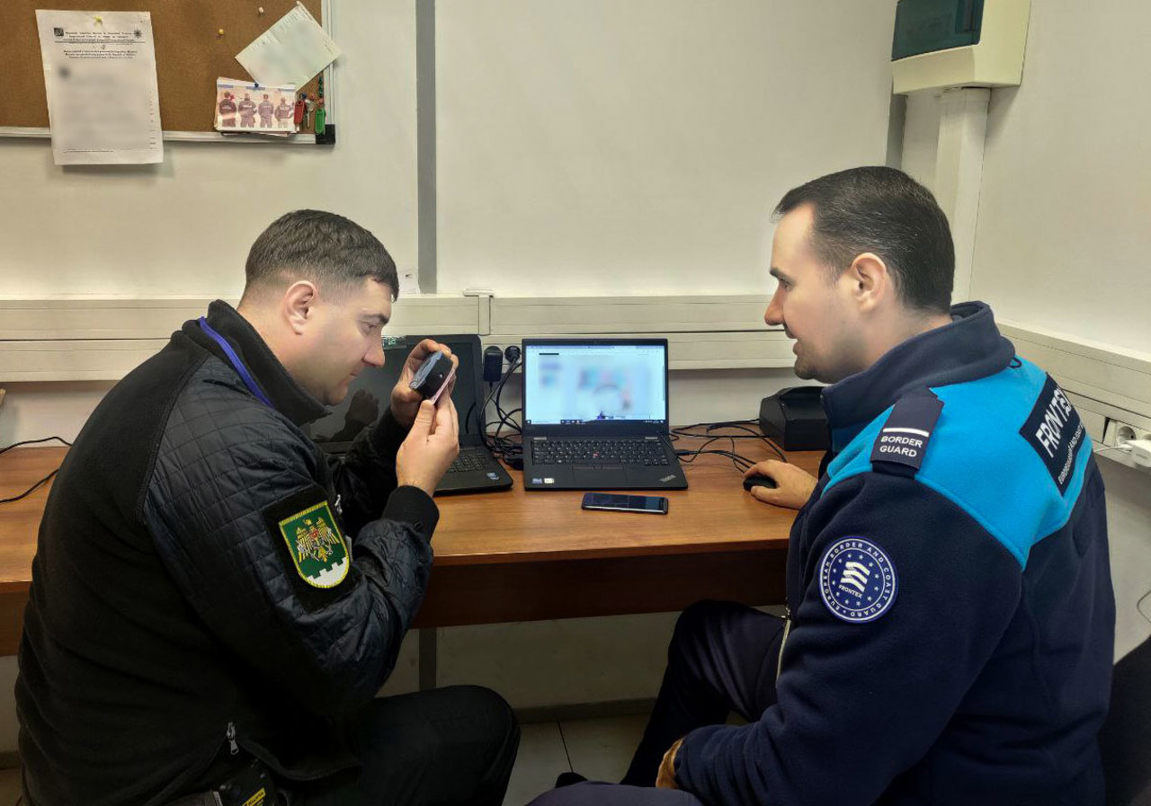 Un tânăr din Israel a încercat să iasă din Republica Moldova cu un pistol, camuflat în bagajul de cală