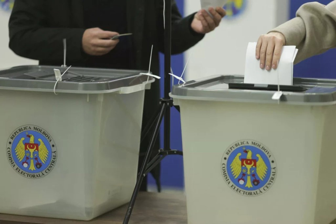 Moldovan activists fined over EU referendum bribery 