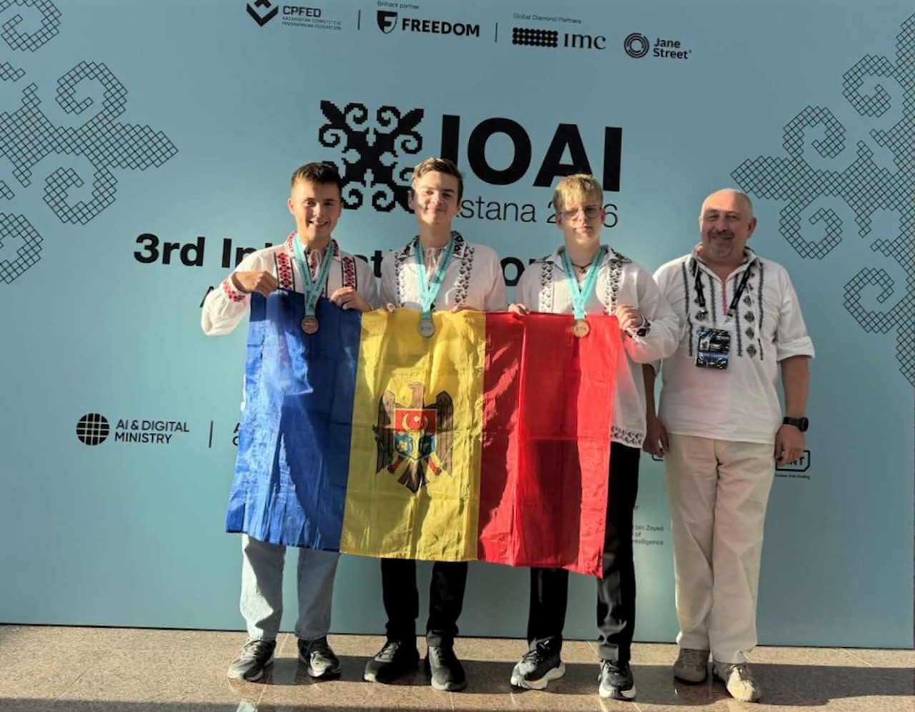 Elevii moldoveni au cucerit trei medalii la Olimpiada Internațională de IA: „Nu doar medalia contează, dar și drumul până aici”