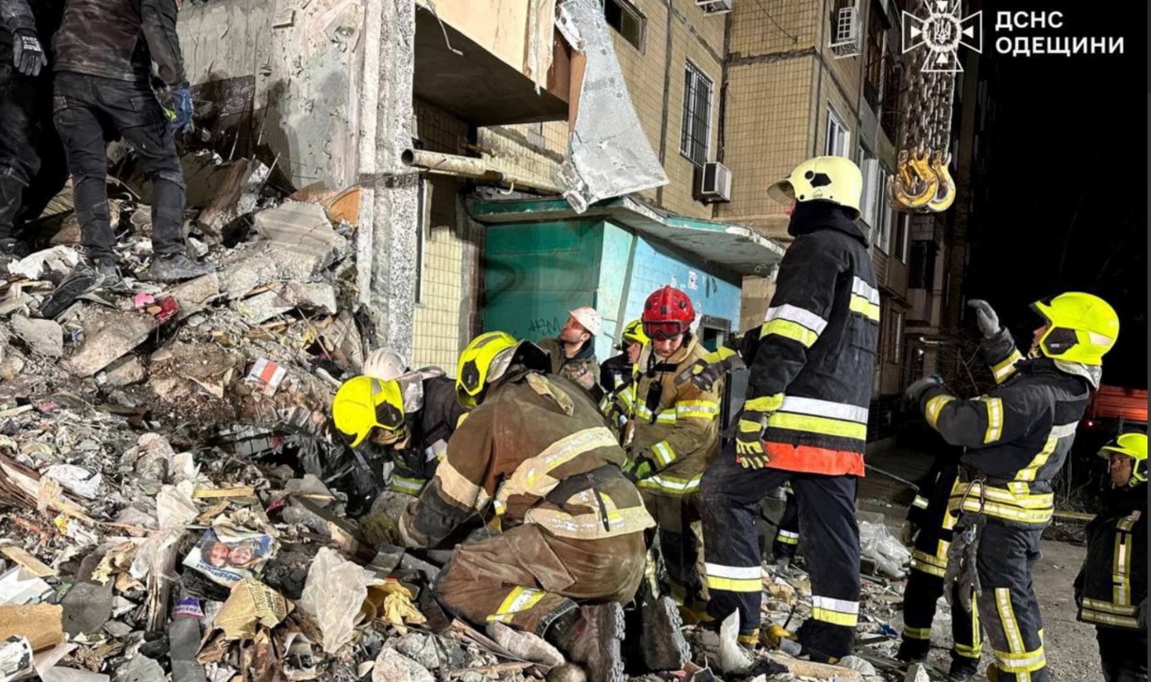 Day of mourning in Odessa. The rescuers removed another body from under the rubble