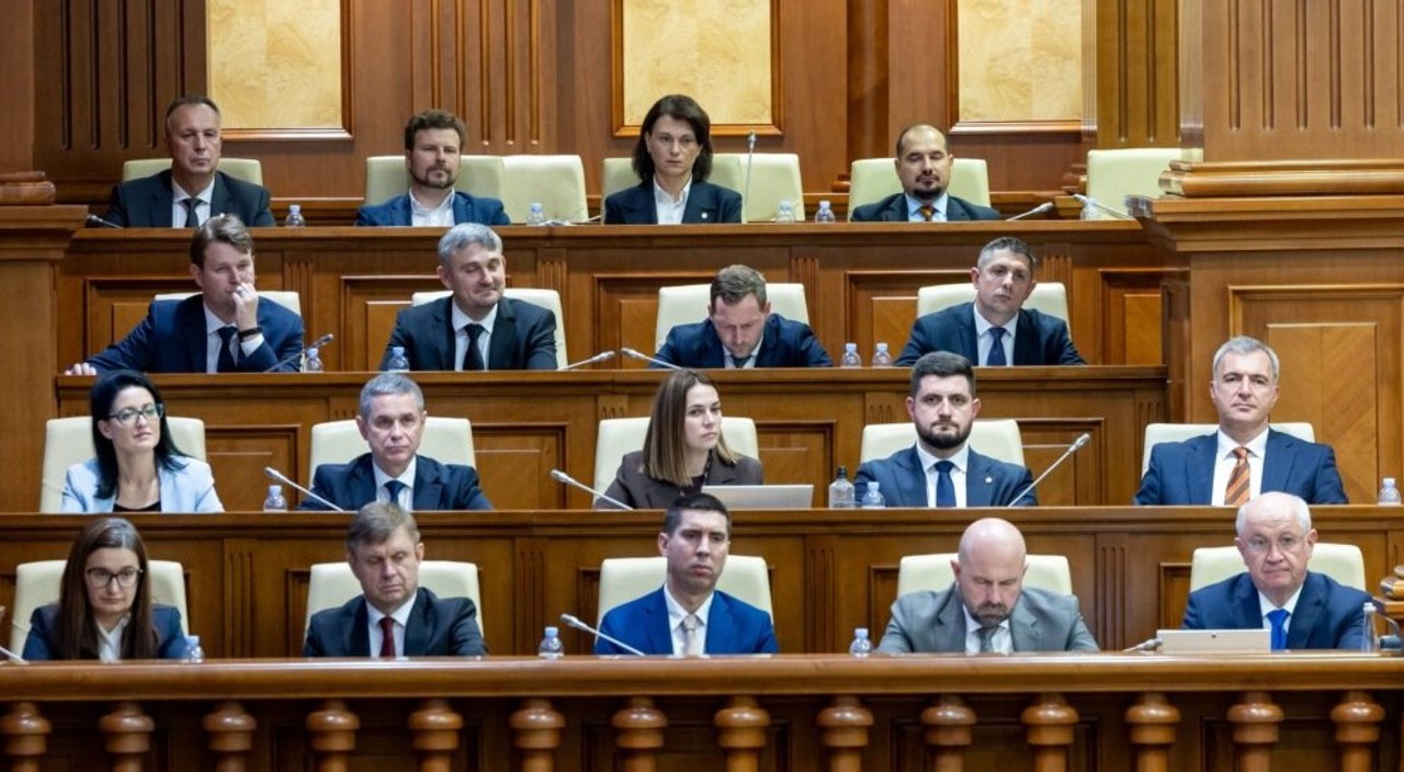 Parlamentul R. Moldova | Cabinetul Munteanu, la ședința din 31 octombrie 2025 a Legislativului, în care noul Guvern a primit vot de încredere