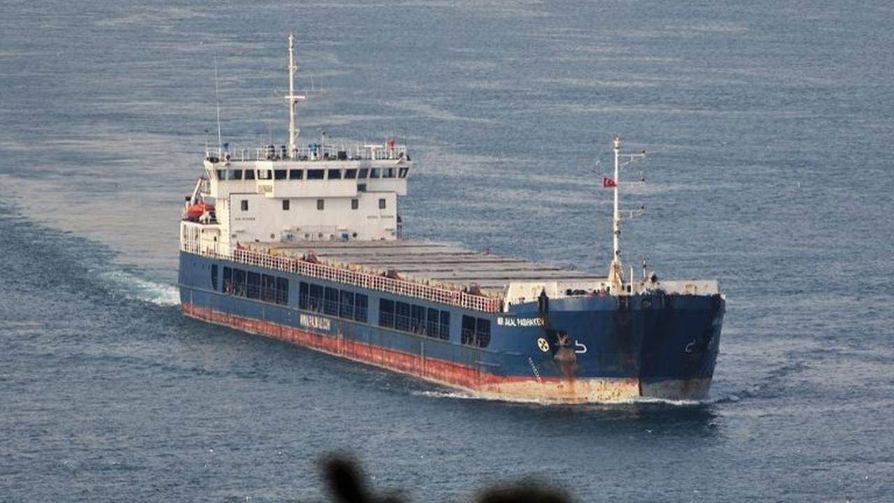 Navă lovită de dronă în apele României: Un om a murit, altul dat dispărut 