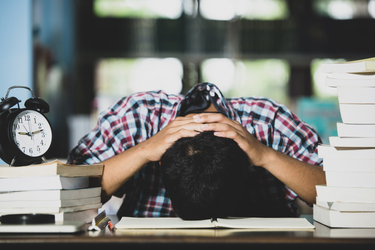 Stresul notelor la examene: Cum ar trebui să reacționeze părinții și elevii, în opinia psihologilor