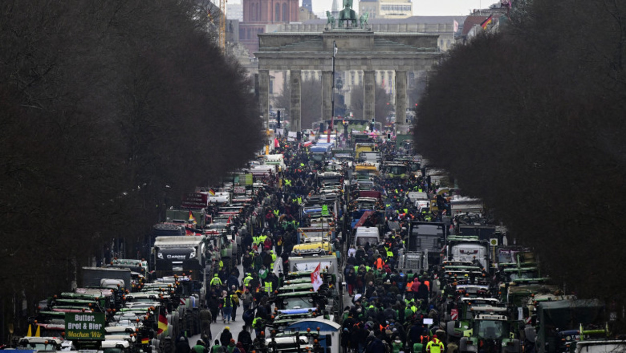 Corespondență//Proteste continentale: de ce sunt supărați fermierii europeni