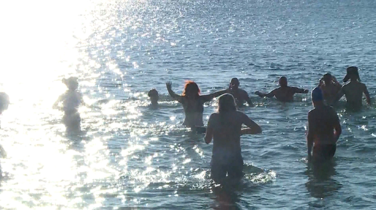 De la Varna la Barcelona: scăldatul în ape reci, ritualul începutului de an