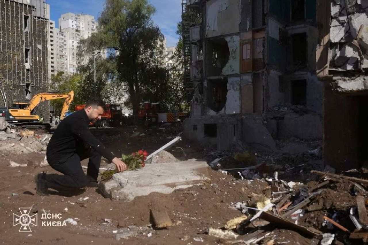 Zelenski promite represalii după atacul rusesc asupra unui bloc din Kiev, soldat cu 24 de morți