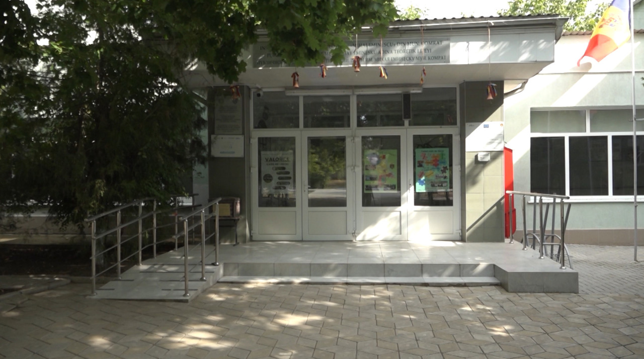 Cerere tot mai mare pentru educația în limba română la Comrat