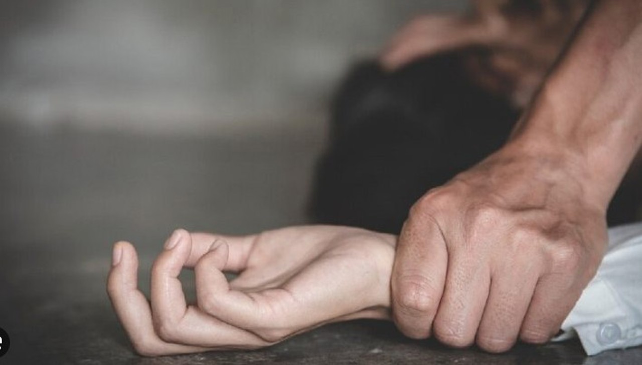 Răpită din stradă, dusă în pădure și violată: Trei tineri riscă ani grei de pușcărie