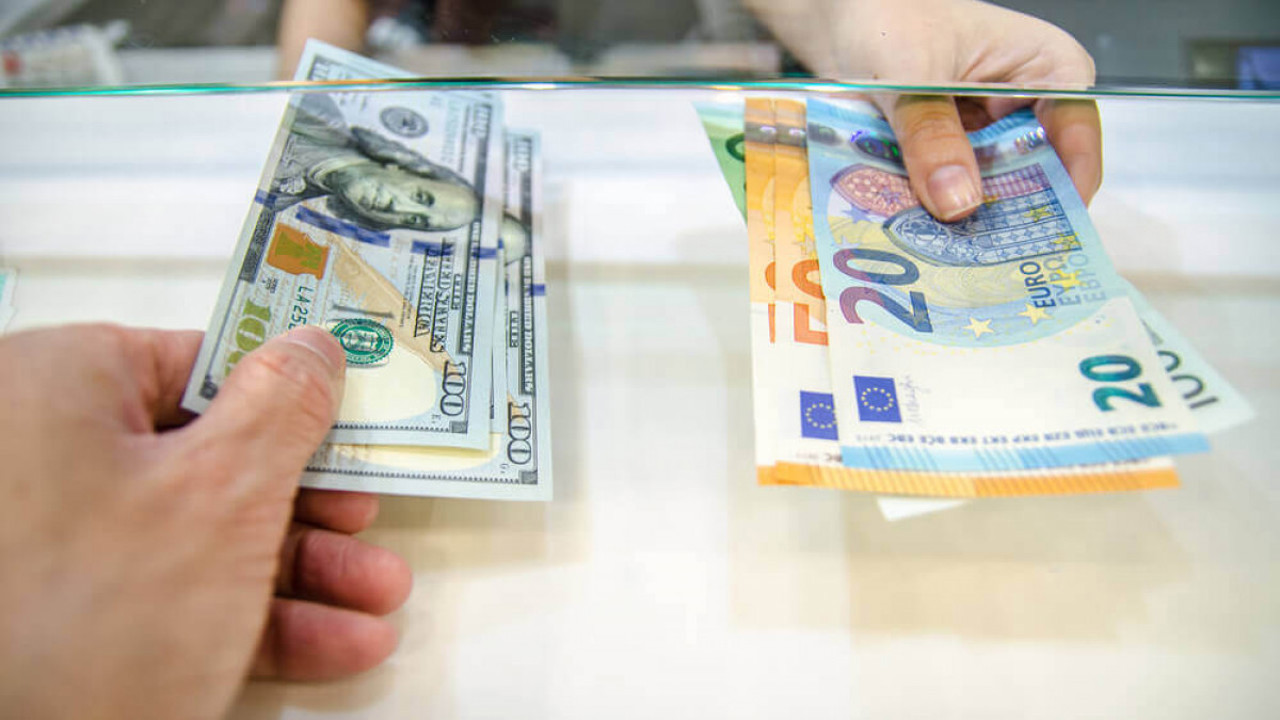 Operațiuni valutare fără autorizarea BNM: Plafonul va crește la 100.000 de euro