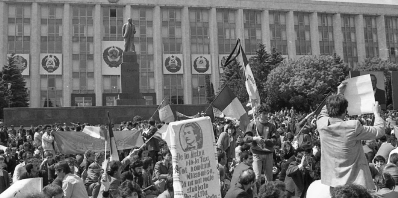 31 AUGUST 1989 | De la interdicția sovietică din 1940 la dreptatea din 2023: Cum a supraviețuit limba română în Basarabia