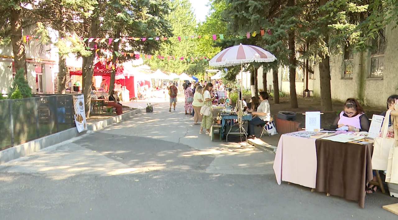 Artă pentru toate gusturile, la un târg desfășurat în acest weekend la „Moldova Film”