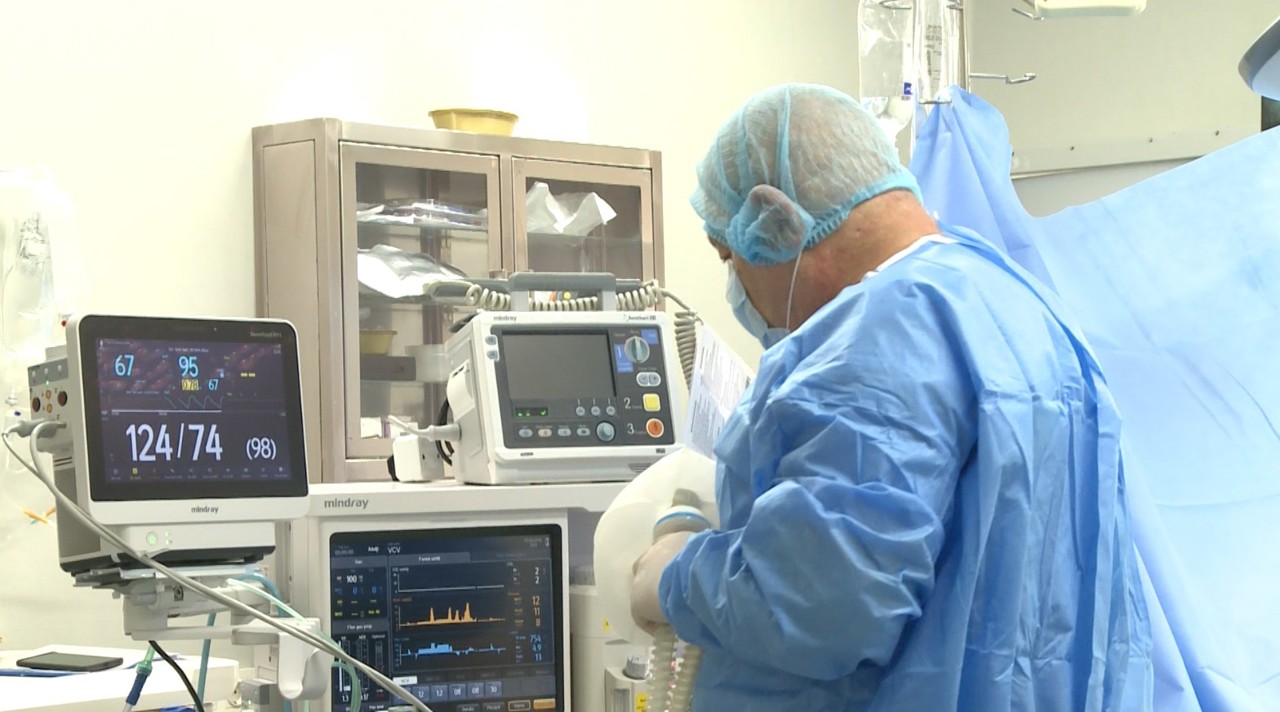 Până la cinci intervenții pe zi: Medicul pentru care fiecare pacient care se trezește după operație înseamnă o nouă victorie 