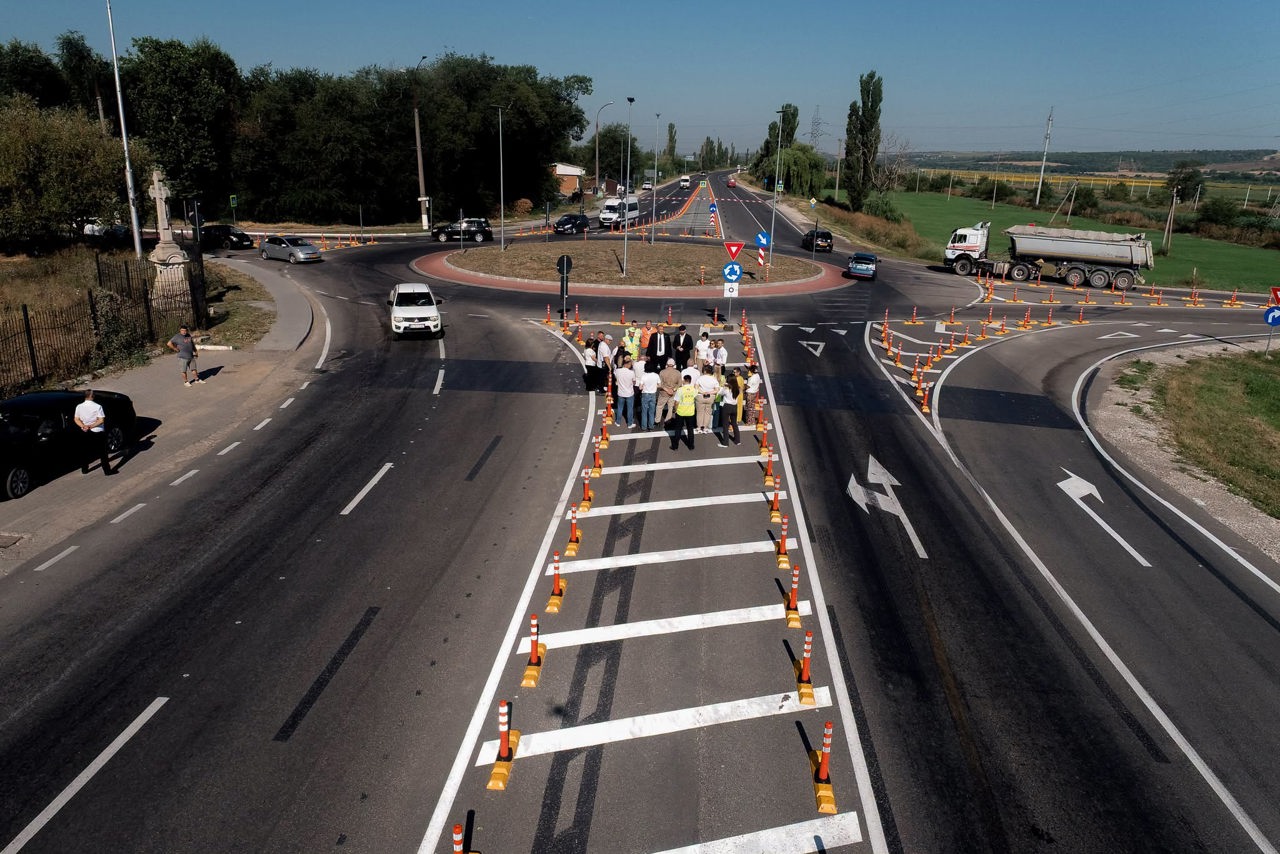 Una dintre cele mai periculoase intersecții din orașul Anenii Noi a fost reamenajată